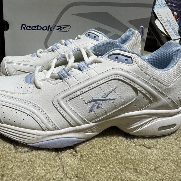 Woman’s Omni Trainer, size 8 1/2 wide D. - Picture 5 of 9